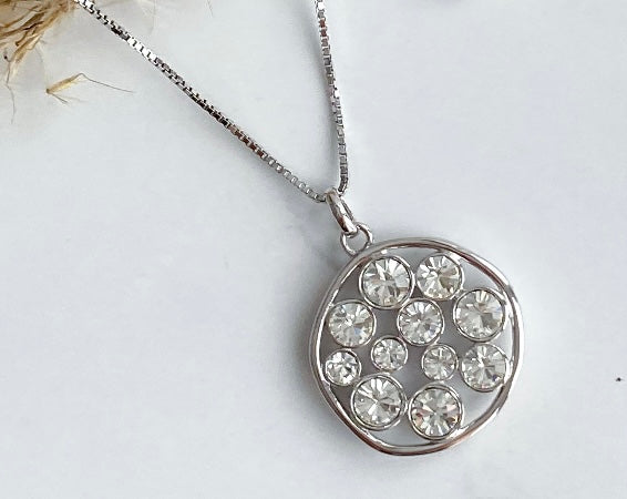 Round Clear Stones Pendant And Chain