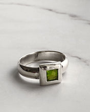 Load image into Gallery viewer, Silver Green Square Ring
