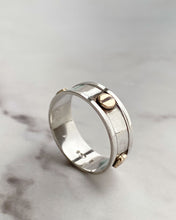 Load image into Gallery viewer, Silver Band Ring With Studs Detail

